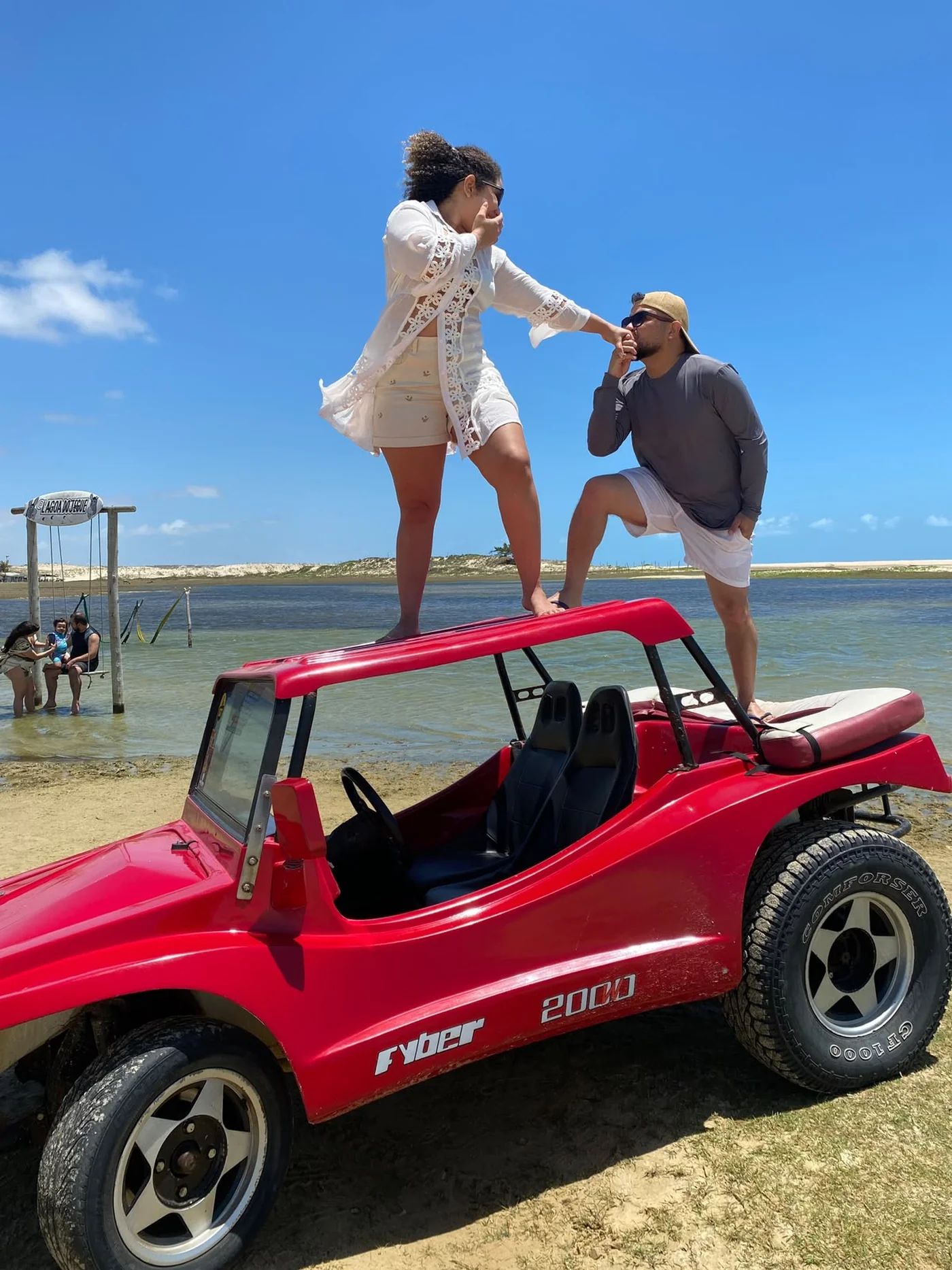 Casal no buggy em Lagoinha